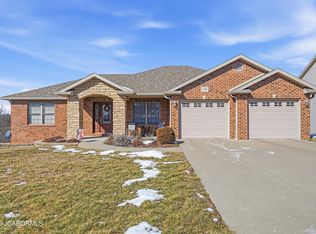1186 Choctaw Ridge Dr, Holts Summit, MO 65043