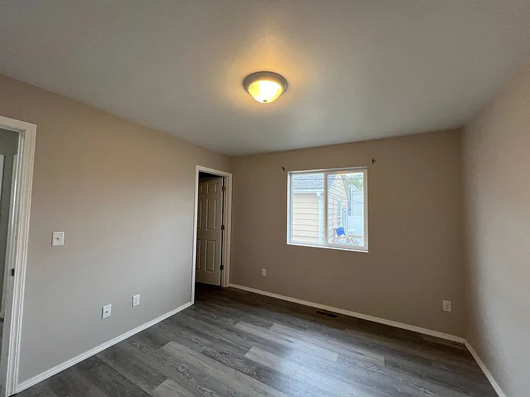 1020 S 1st Ave — Photo 10