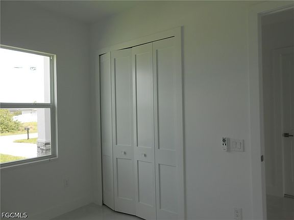 5th image of 320 Poplar St