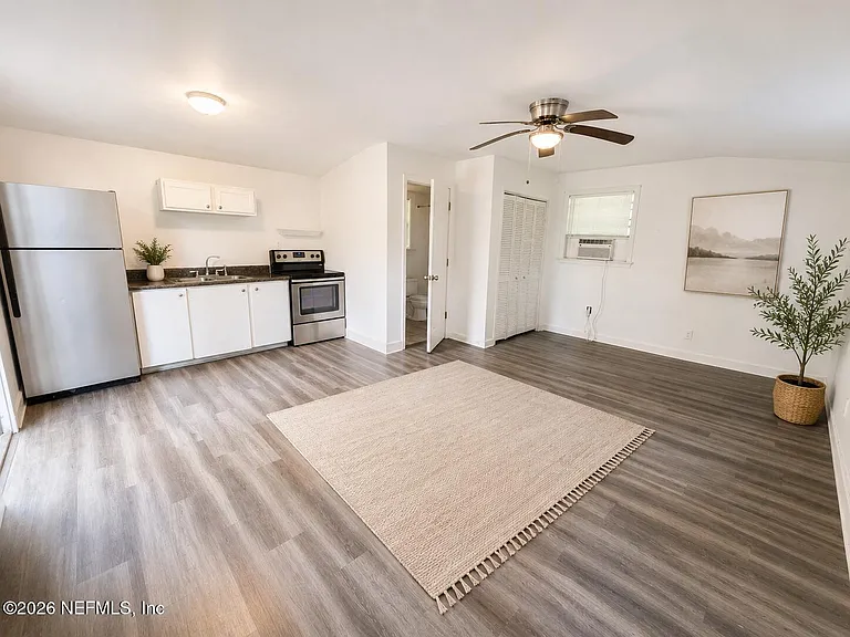 4803 Lexington Ave #B — Photo 9