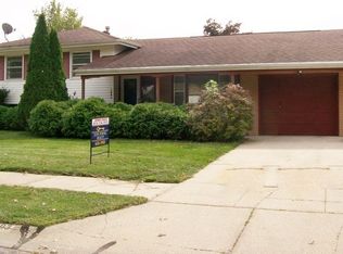 1203 Long Ct, Sterling, IL 61081