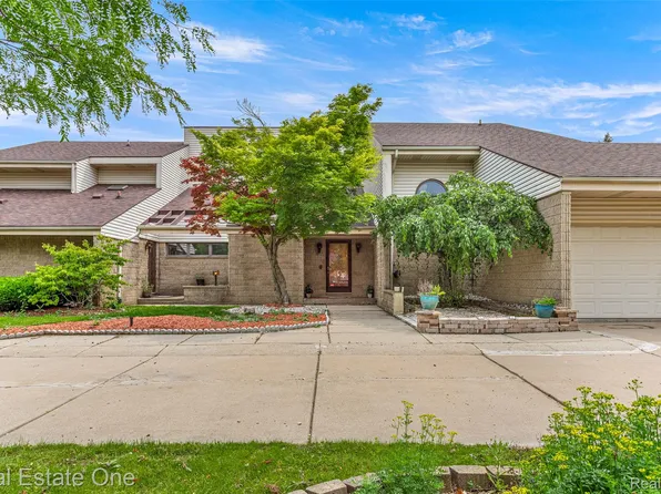 18191 Country Club Cir, Riverview, MI 48193