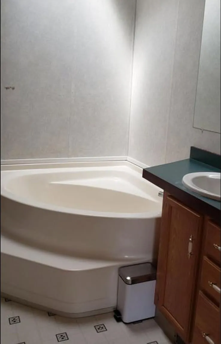 3 bed, 1200 sqft, $2,000 — Photo 3