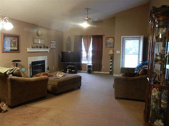 3rd image of 103 Sweetwater Dr