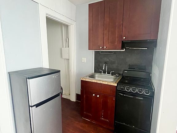 4th image of 216 5th Ave N #8f5334481