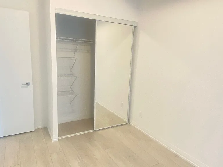 400 King St W #715 — Photo 14