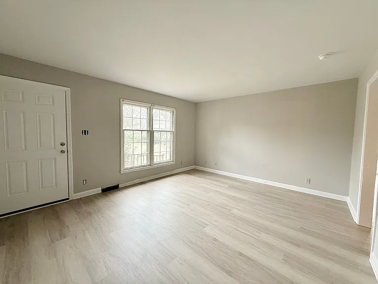 3819 Rosehaven Dr — Photo 4