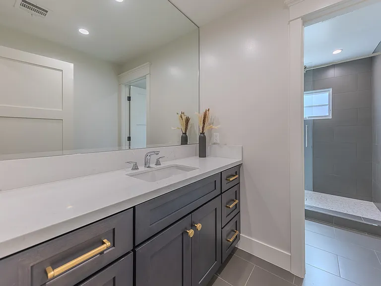 2150 S El Molino Ave — Photo 35
