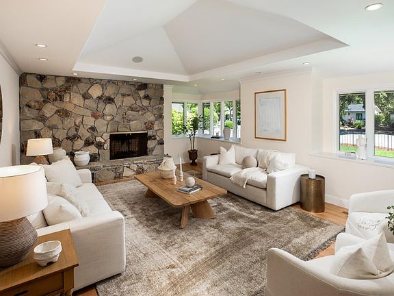 5th image of 1250 Montclaire Way