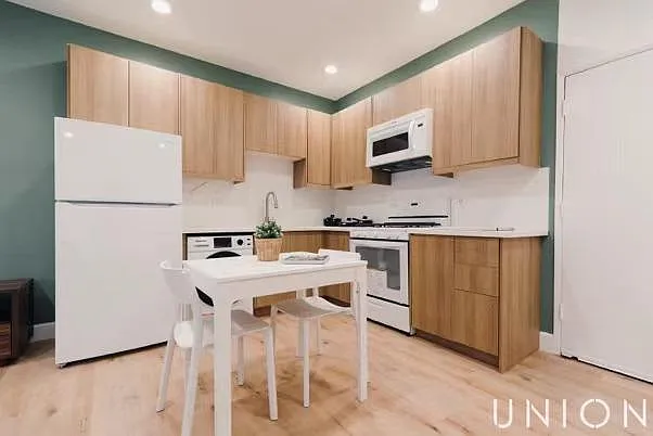 25th Street Apartments — Photo 3