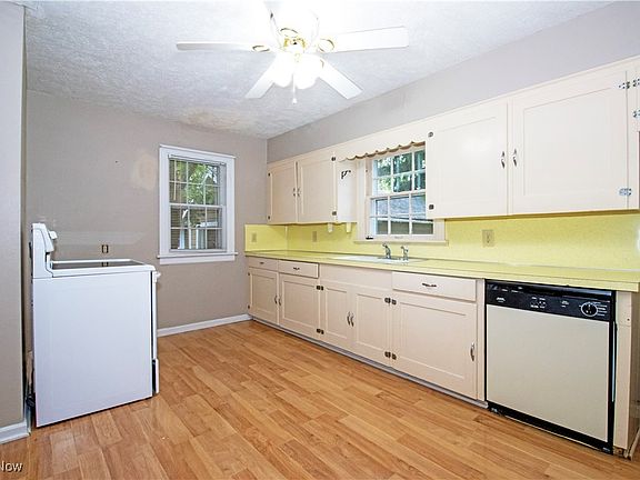 5th image of 230 Ihrig Ave