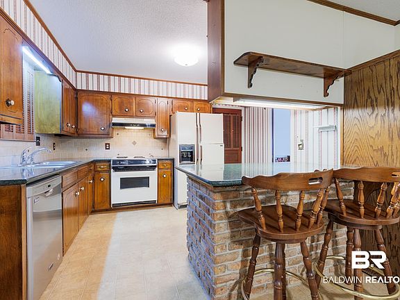 5th image of 1367 Spring Valley Ct
