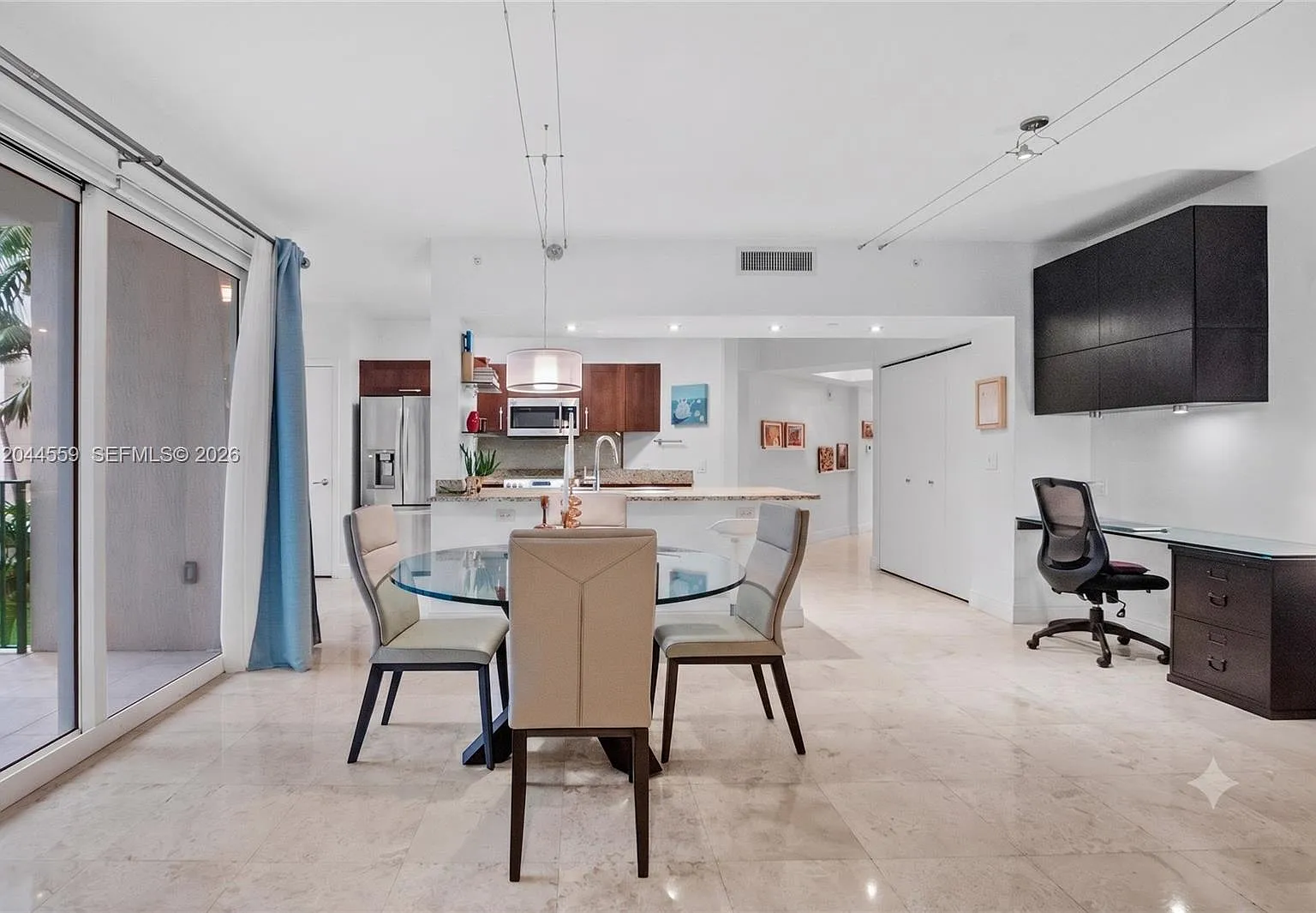 Turnberry Village So Towe — Photo 3