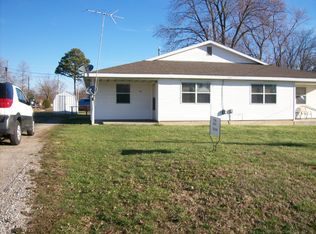 617 W Scott St, Mountain Grove, MO 65711