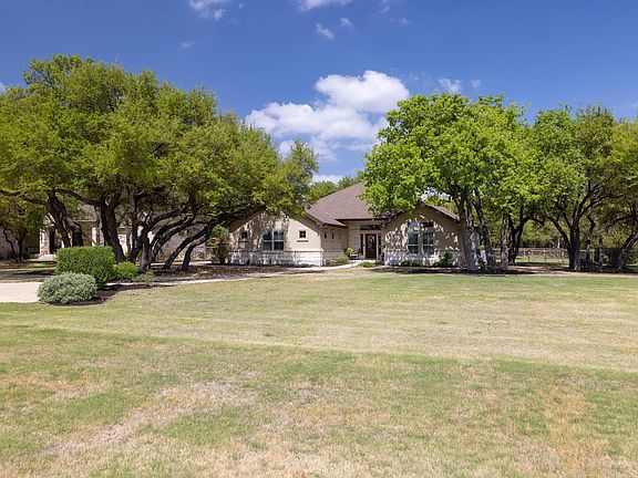 3rd image of 909 Highland Spring Ln