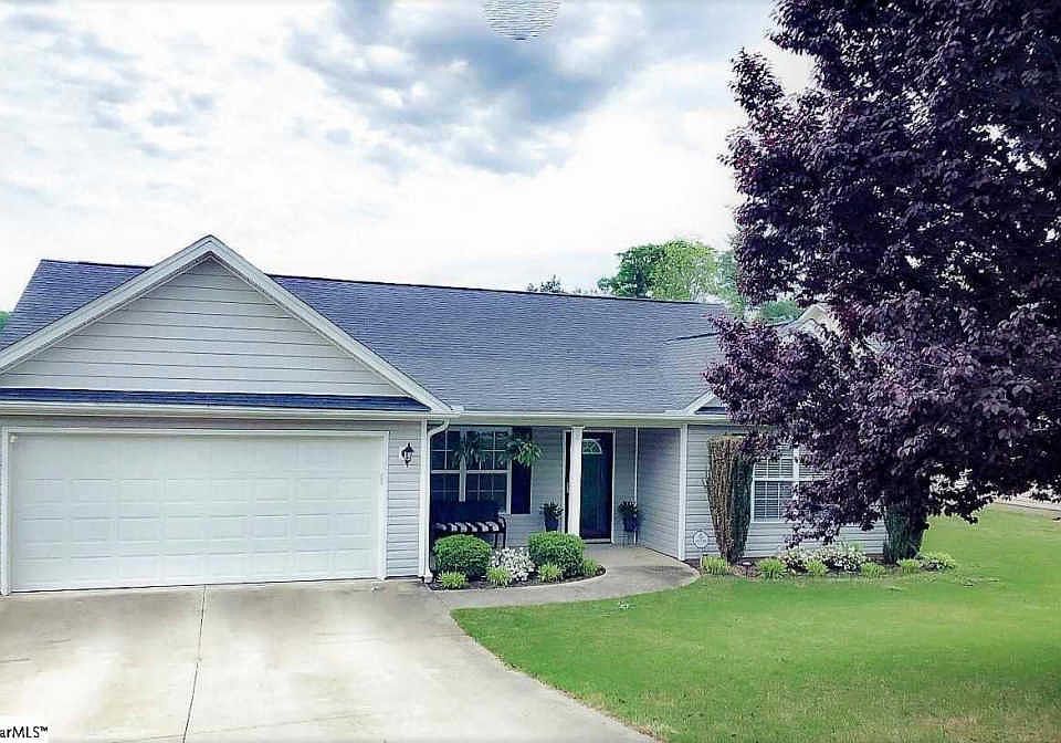 1st image of 10 Richmond Dr