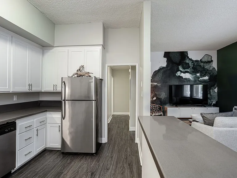 415 Gayley Ave — Photo 7