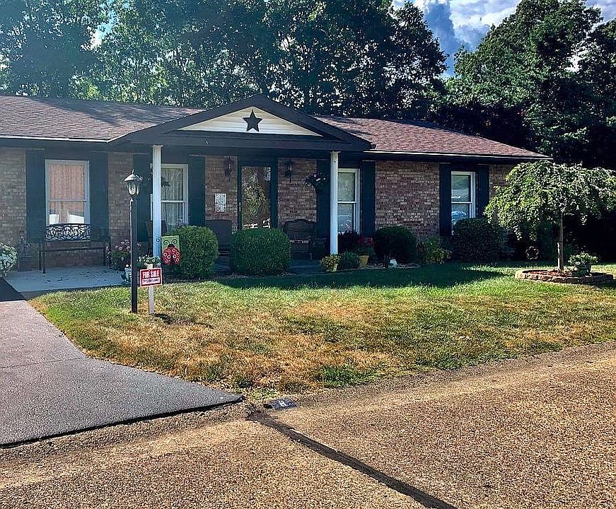 1st image of 8 Oak Cir