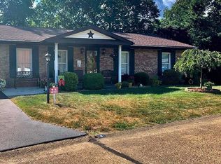 8 Oak Cir, Parkersburg, WV 26101