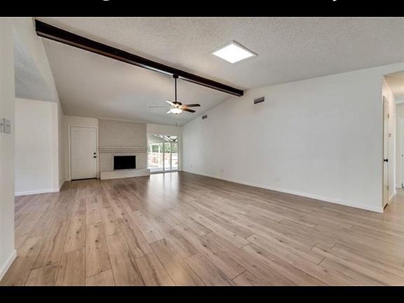 4th image of 922 Meadowdale Cir