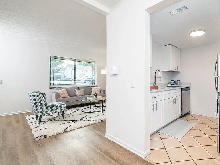 Camelot Apartments — Photo 15