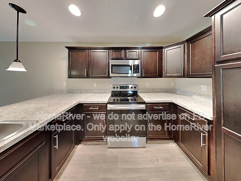 3 bed, 2.0 bath, 1365 sqft, $1,725 — Photo 2