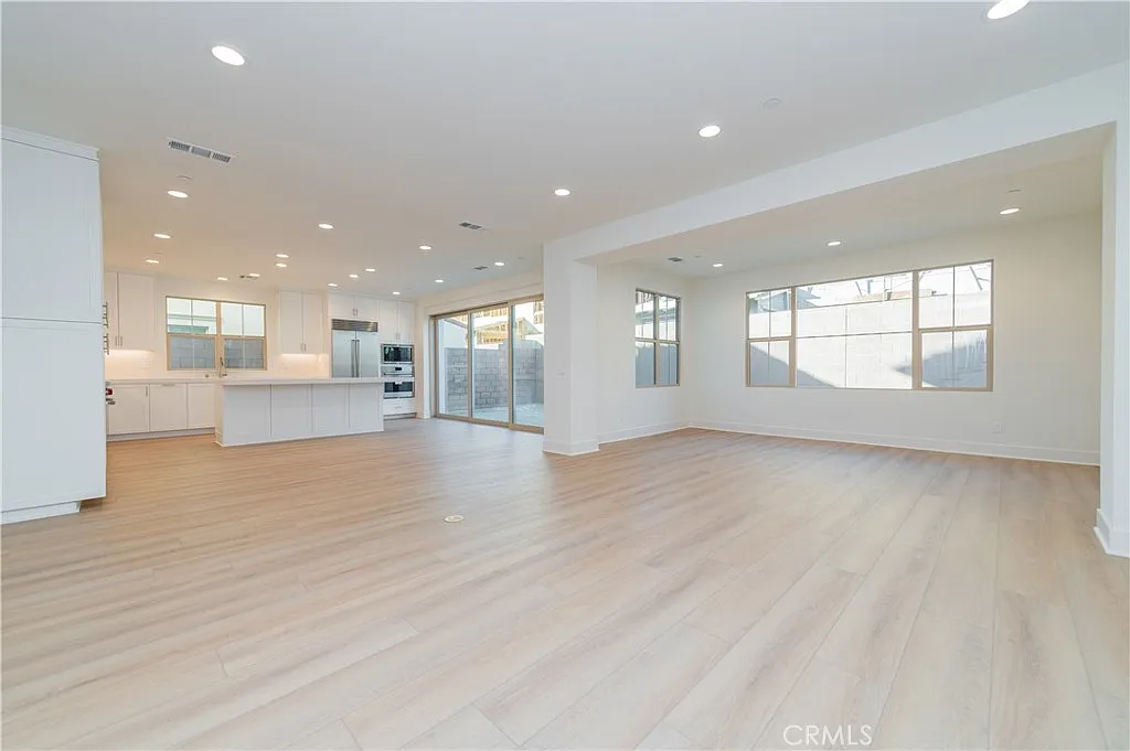 Building Photo - 217 Collino