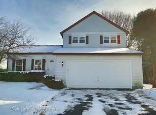 8 Montana Ct, Cary, IL 60013
