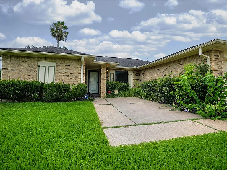 1103 W Brompton Dr — Photo 3