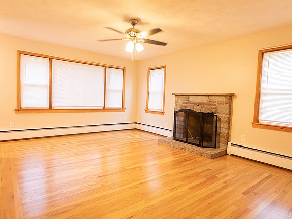 4th image of 1089 Plainfield St #2