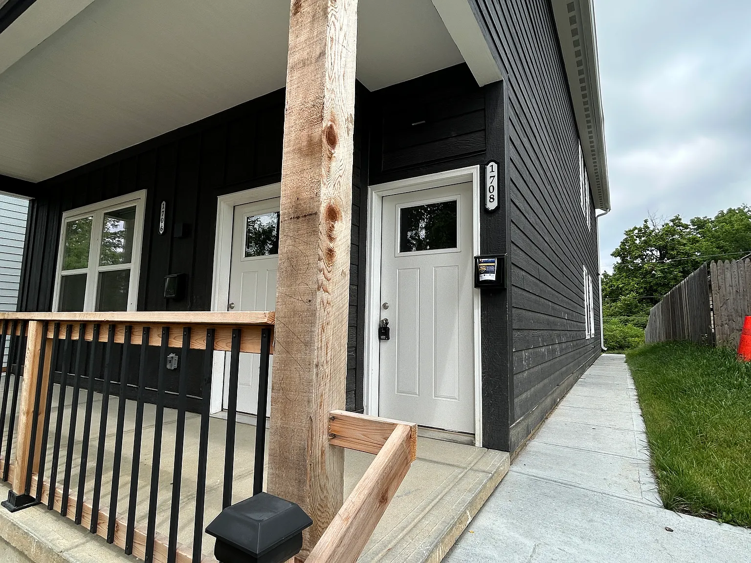 3 bed, $2,000 — Photo 2