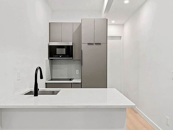 2nd image of 174 Meserole St APT 2L