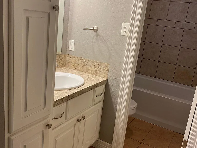 1360 Elsie Ln — Photo 11