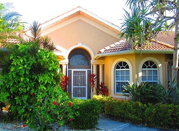 2nd image of 4005 SW 28th Pl