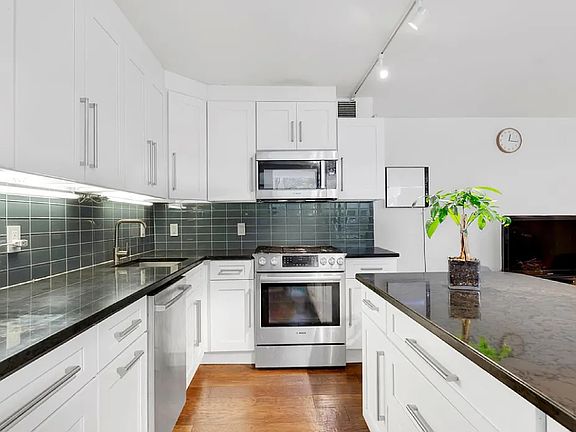 5th image of 309 E 49th St APT 4B