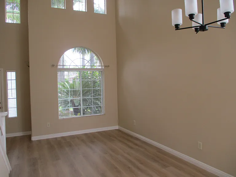 3217 Silver Ridge Ct — Photo 3
