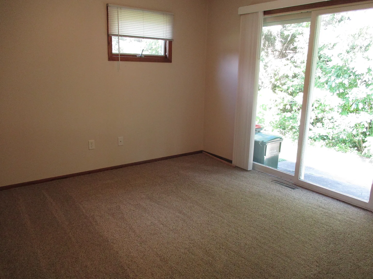 2 bed, 1000 sqft, $1,400 — Photo 4