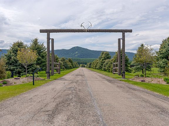 2nd image of 700 Lodgepole Rd