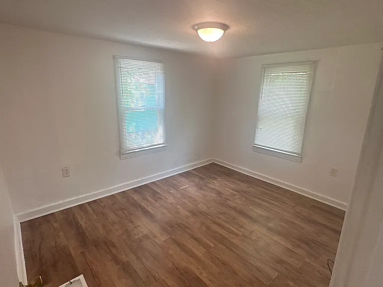 1010 Southern Ave — Photo 11