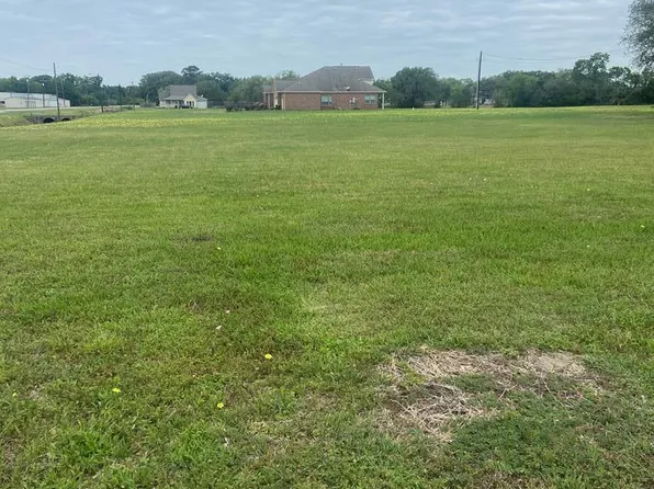 3801 Heatherglen St, Bay City, TX 77414