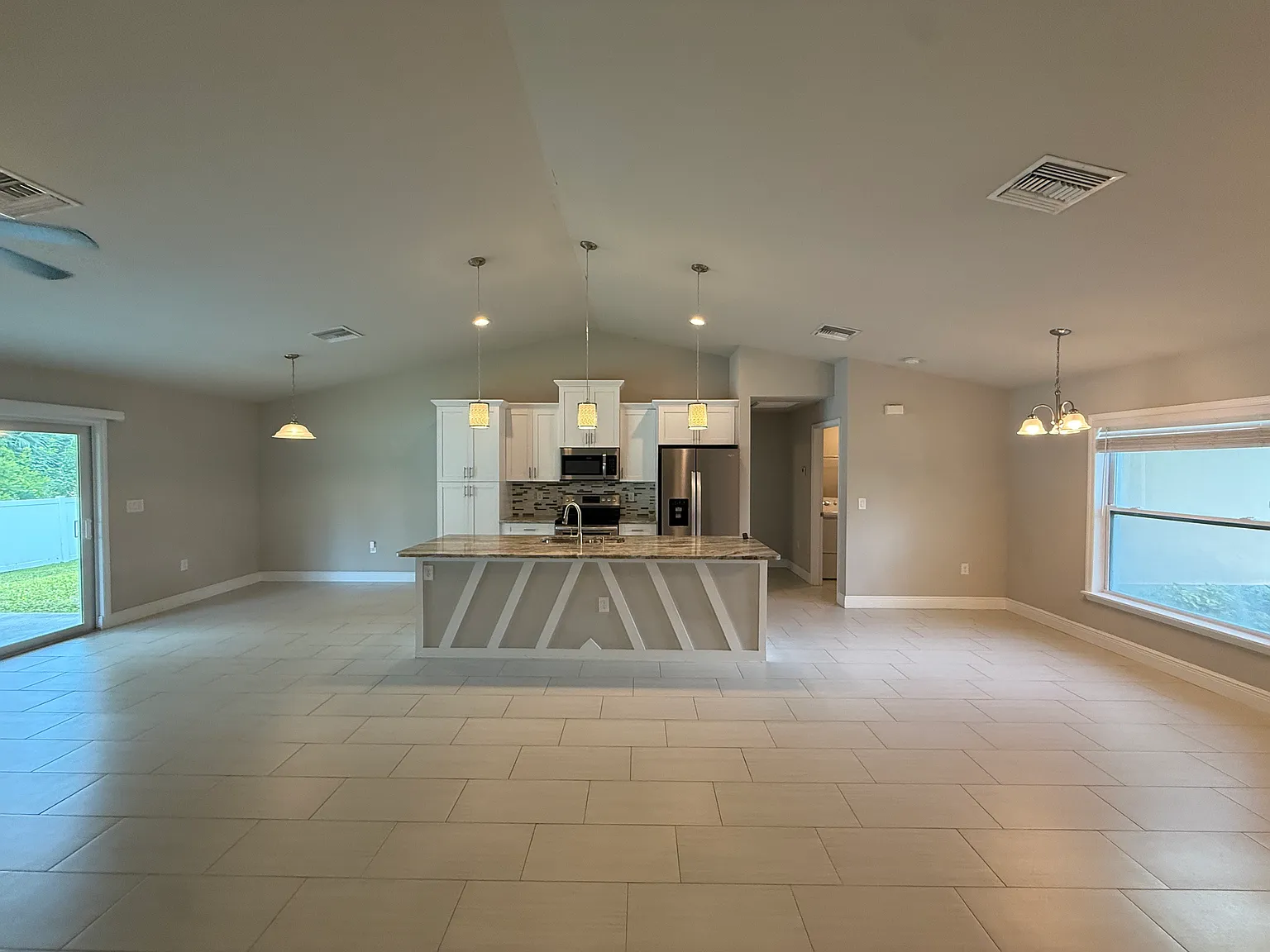 1717 McKinley Ave — Photo 2