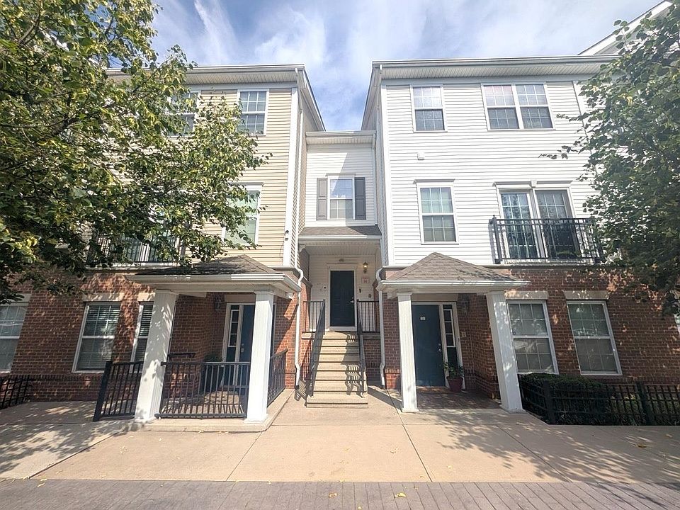 1st image of 3 Tribeca Ave #508