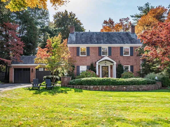 15 Mountain View Drive, West Hartford, CT 06117