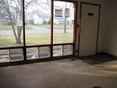 4th image of 820 Robinson St
