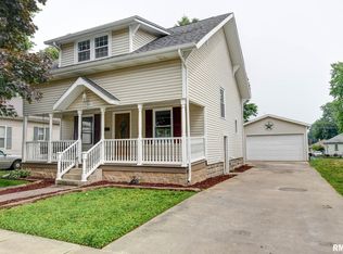 909 E Ash St, Taylorville, IL 62568