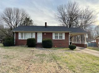 621 Kenneth Rd, Greensboro, NC 27455