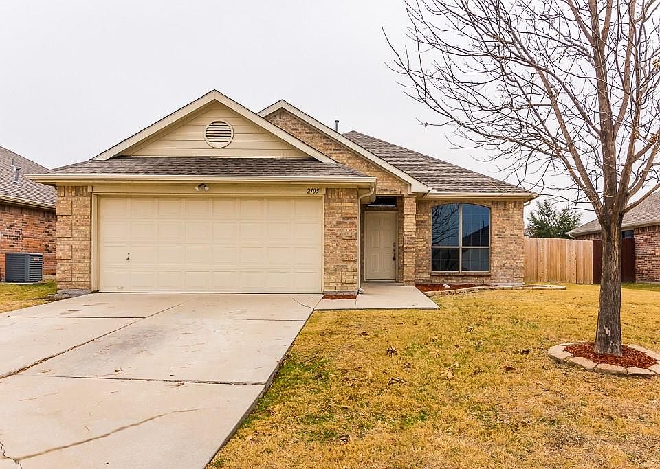 1st image of 2105 Oakridge Dr