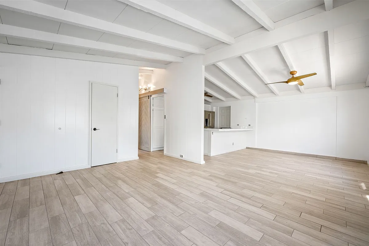 Building Photo - BK-1287