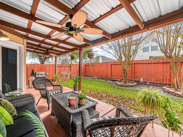 24647 Hampton Lakes Dr — Photo 37