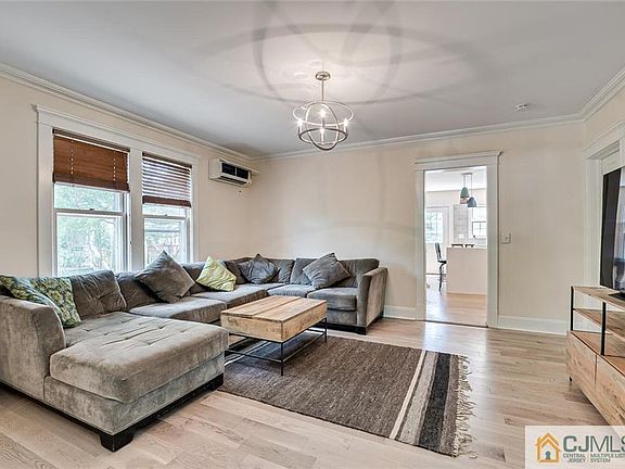 5th image of 134 Benner St